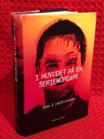 I huvudet p&aring; en seriem&ouml;rdare