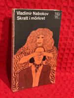 Skratt i m&ouml;rkret