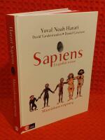 Sapiens : en grafisk roman. M&auml;nniskans ursprung