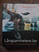 L&aring;ngsamhetens lov : eller v&aring;dan av att &aring;ka moped genom Louvren
