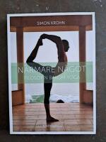 N&auml;rmare n&aring;got : filosofin bakom yoga