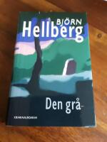 Den gr&aring; : [kriminalroman]