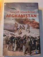 Sovjet invaderar Afghanistan : en fallsk&auml;rmsj&auml;gare ber&auml;ttar