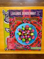 L&auml;kande dundermat : en kokbok med livskraft