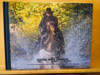 Riding with Twogun : om naturlig h&auml;sth&aring;llning, t&aring;gr&aring;n och andra udda &auml;ventyr i den arktiska vildmarken