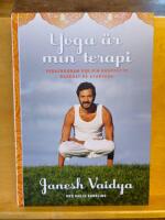 Yoga &auml;r min terapi : yogaprogram f&ouml;r din kroppstyp baserat p&aring; ayurveda