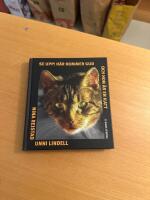 Se upp! : h&auml;r kommer Gud och hon &auml;r en katt