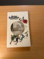 Bortom S&ouml;rg&aring;rden : ber&auml;ttelser