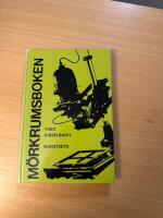 M&ouml;rkrumsboken
