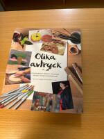 Olika avtryck : konstn&auml;rligt kreativt skapande oavsett funktionsf&ouml;rm&aring;gor