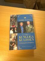 I den kungliga kulissen : en hovreporters betraktelser