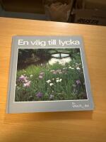 En v&auml;g till lycka : [en k&auml;llor-bok]