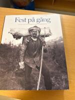 Fest p&aring; g&aring;ng : menyer l&auml;ngs fj&auml;llturismens anrika vandringsleder