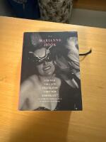 F&aring;r man vara lite tilltalande i det h&auml;r samh&auml;llet? : en antologi