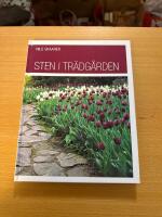 Sten i tr&auml;dg&aring;rden