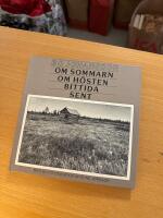 Om sommarn, om h&ouml;sten, bittida, sent : dikter om myrodlarm&ouml;dor och gr&auml;sb&auml;rardr&ouml;mmar