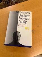 Jag ligger i m&ouml;rkret hos dig : dikter