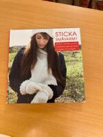 Sticka sm&aring;varmt! : m&ouml;ssor, vantar, sockor, halsdukar, benv&auml;rmare, muddar och kragar