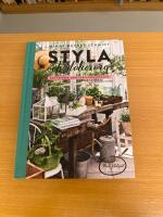 Styla och dekorera med kransar, buketter och arrangemang