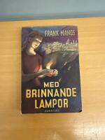 Med brinnande lampor 