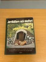 Jordk&auml;llare och skafferi : [hur man bygger jordk&auml;llare och praktiska tips om andra naturliga s&auml;tt att f&ouml;rvara potatis, frukt och gr&ouml;nsaker]