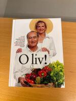 O liv! - [&auml;t gott och lev v&auml;l! Fernando Di Luca och professor Mai-Lis Hell&eacute;nius &ouml;ppnar d&ouml;rren till medelhavsk&ouml;ket. &Auml;ven Bo Hagstr&ouml;m tittar in]