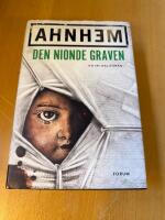 Den nionde graven - [kriminalroman]