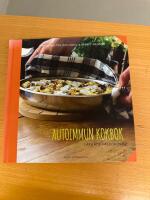 Autoimmun kokbok : L&auml;kande paleokost