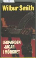 Leoparden jagar i m&ouml;rkret