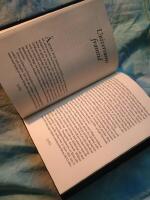 Svarta h&aring;l och universums framtid : ess&auml;er 1972-1992