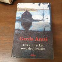 Det &auml;r mycket med det jordiska : roman