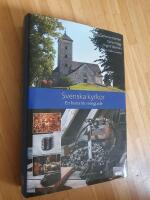 Svenska kyrkor : en historisk reseguide
