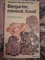 Bergarter, mineral, fossil : en f&auml;lthandbok