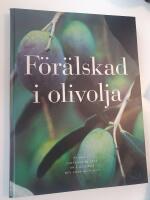 F&ouml;r&auml;lskad i olivolja : [en bok av Fernando di Luca om v&auml;gen till den goda olivoljan]