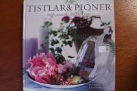 Tistlar och pioner : med passion f&ouml;r blommor