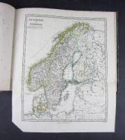 Skol-Atlas &ouml;fver alla verldens delar enligt dess nuvarande tillst&aring;nd, samt &ouml;fver verldsbyggnaden af Stieler i f&ouml;rminskad skala efter dess st&ouml;rre Hand-Atlas