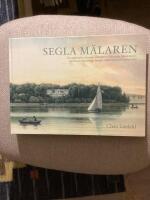 Segla M&auml;laren : om upplevelser, historia, sev&auml;rdheter, f&ouml;rfattare, b&aring;tar, kartor, arkitekter, strandhugg, hamnar, b&aring;tklubbar och mycket mer