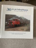 30 &aring;r p&aring; Saltsj&ouml;banan - n&aring;gra glimtar fr&aring;n Saltsj&ouml;banan som offentligt &auml;gd j&auml;rnv&auml;g : [en minnesskrift ...]