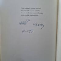  EN ANNAN V&Auml;RLD  TRANSFORMATIONER, VISIONER, INKARNATIONER. MOTIONER, LOKOMOTIONER, EXKURSIONER. EMIGRATIONER, STATIONER.  KOSMOGONTER, PANTASMAGORIER, DROMMERIER. STOLLERIER, TOKERIER,  METAMORFOSER, ZOOMORFOSER, LITOMORFOSER. METEMPSYKOSER, APOTEOSER OCH MYCKET ANNAT