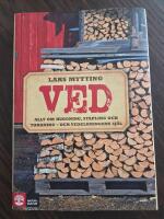 Ved : allt om huggning, stapling och torkning - och vedeldningens sj&auml;l