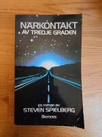 N&auml;rkontakt av tredje graden : [en roman]