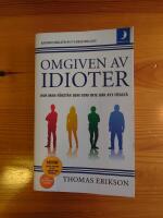 Omgiven av idioter : hur man f&ouml;rst&aring;r dem som inte g&aring;r att f&ouml;rst&aring;