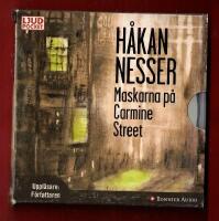 MASKARNA P&Aring; CAMINE STREET