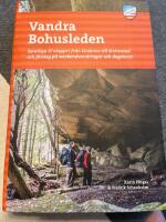Vandra Bohusleden : samtliga 27 etapper fr&aring;n Lindome till Str&ouml;mstad och f&ouml;rslag p&aring; weekendvandringar och dagsturer