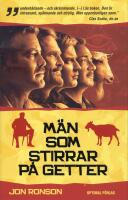 M&auml;n som stirrar p&aring; getter