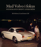 Med Volvo i fokus : fotografen Bernt Lindstr&ouml;m