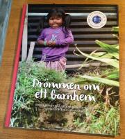 Dr&ouml;mmen om ett barnhem : dagbok fr&aring;n en resa till jordb&auml;vningens Nepal