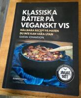 Klassiska r&auml;tter p&aring; veganskt vis : h&aring;llbara recept p&aring; maten du inte kan vara utan