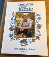 Hemma hos Jamie : fyra &aring;rstider i k&ouml;ket