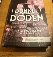 I dunklet d&ouml;den : en retrodeckare